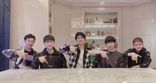 前WE队长若风成立《英雄联盟》手游俱乐部